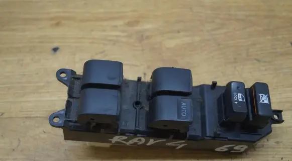 Toyota RAV 4 (XA30) Electric window control switch