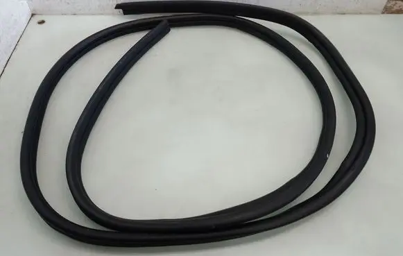 Ford Focus Trunk rubber seal (body) 