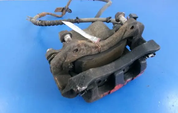 Jeep Grand Cherokee (WJ) Front brake caliper