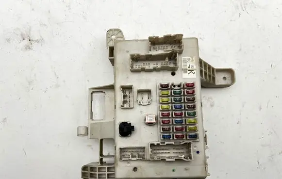 Toyota Land Cruiser (J120) Fuse module 02814E26K 02814E26 8198050030