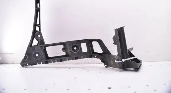 Rear bumper mounting bracket