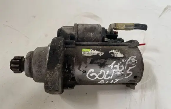Volkswagen Golf V Starter motor 2104043332M1
