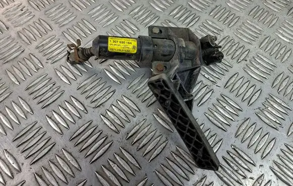 Ford Mondeo Mk III Headlight washer spray nozzle 1307030164