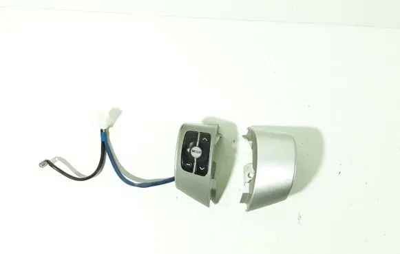 Toyota Yaris Steering wheel buttons/switches 75B412 6960B86 305461110