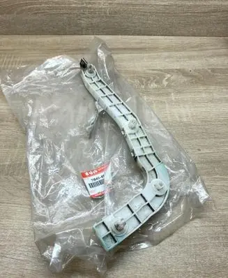 Suzuki Grand Vitara I Rear bumper mounting bracket 7184065J00