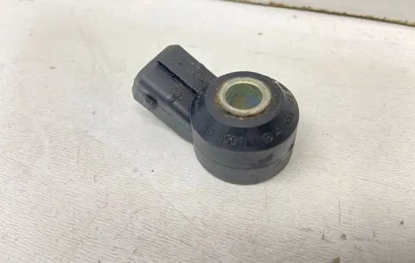 Mercedes-Benz E W124 Detonation knock sensor A0031538928 0031538928 SIMENS