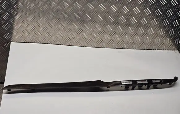 Dashboard glove box trim