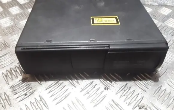 Toyota Corolla Verso AR10 CD/DVD changer 0860100911