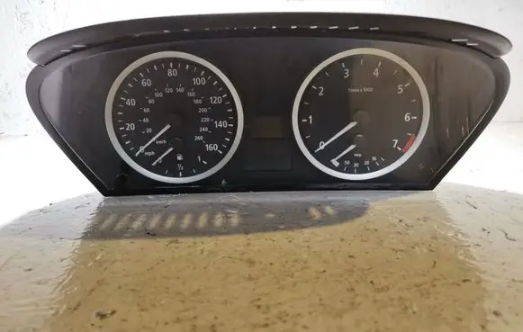 BMW 5 E60 E61 Speedometer (instrument cluster) 6947356 62116947356