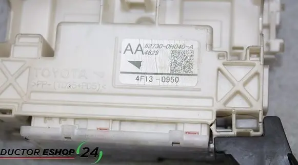 Toyota Aygo AB40 Fuse module 827300H040A