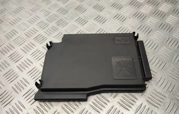 Renault Trafic III (X82) Fuse box cover 243121532R