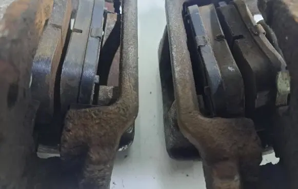 Toyota Avensis T250 Rear brake caliper