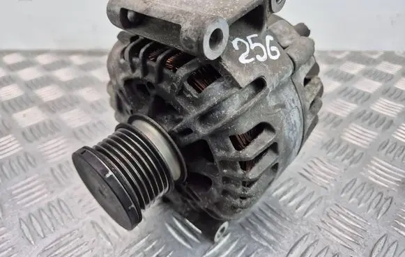 Mercedes-Benz E W212 Generator/alternator A0009067902 FG15T079 2617417A