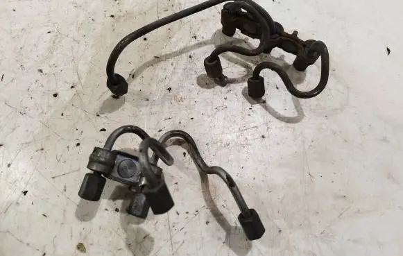 Toyota Auris 150 Fuel injector supply line/pipe 