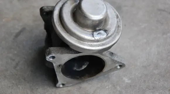 Volkswagen Golf V EGR valve 038131501AN