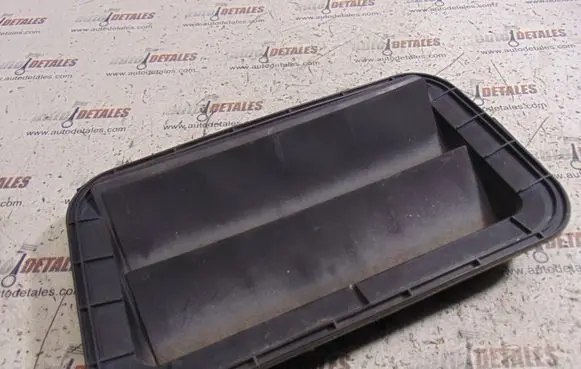 Quarter panel pressure vent