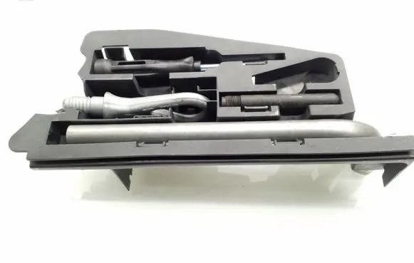 Audi A6 S6 C6 4F Tool set 4F5012111
