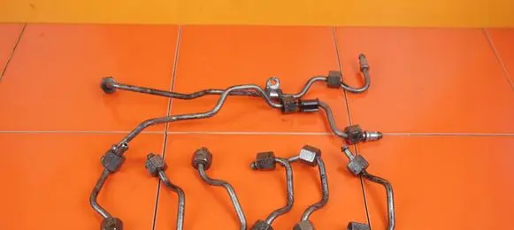 Chrysler 300C Fuel injector supply line/pipe EXL