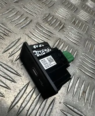 Volkswagen Arteon USB socket connector 3G5035726B
