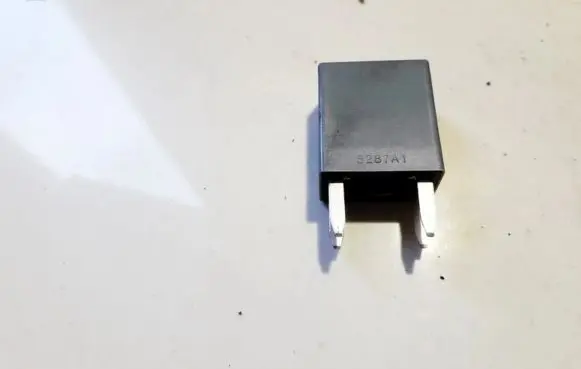 Opel Insignia A Other relay 13500114 8287A1