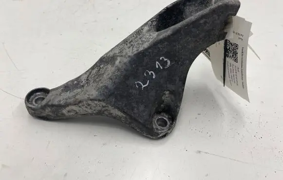 Audi A4 S4 B7 8E 8H Engine mounting bracket 8E0199307S