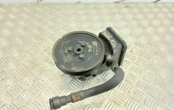 BMW 5 E39 Power steering pump 8362371