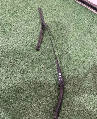 BMW 1 F20 F21 Front wiper blade arm 7239520