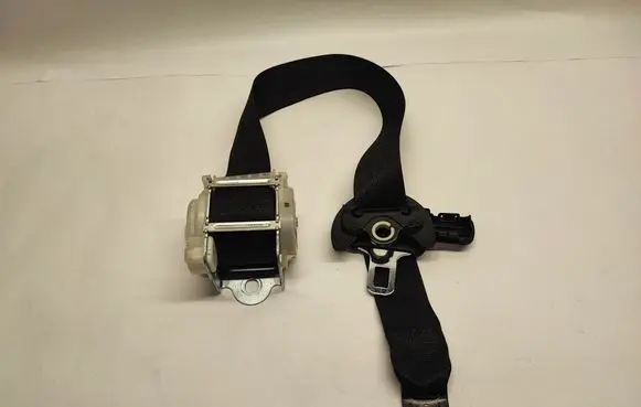 Rear seatbelt