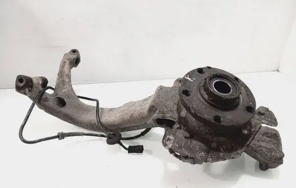 Front wheel hub spindle knuckle