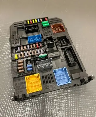 Peugeot 508 II Fuse module 9832881380 1882040074 28719742