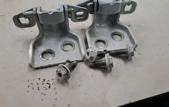 Dacia Sandero III Rear door hinge set 