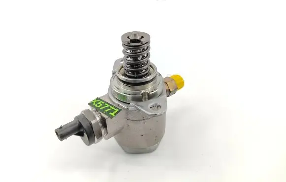Volkswagen PASSAT B7 Fuel injection high pressure pump 03C127026C