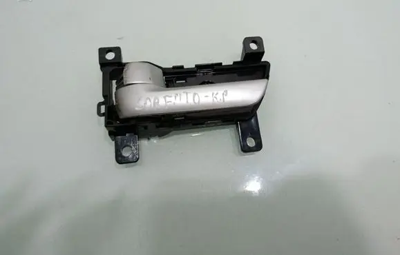 KIA Sorento Front door interior handle 826132P000