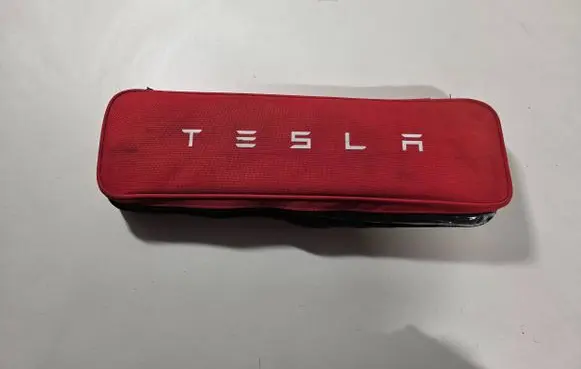 Tesla Model 3 First aid kit P1475076-00-C