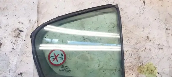 Rear vent window glass