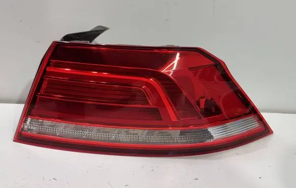 Volkswagen PASSAT B8 Rear/tail lights
