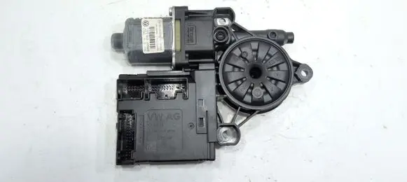 Volkswagen PASSAT B7 Front door window regulator motor 3C0959793C