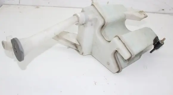 Nissan Juke I F15 Windshield washer fluid reservoir/tank