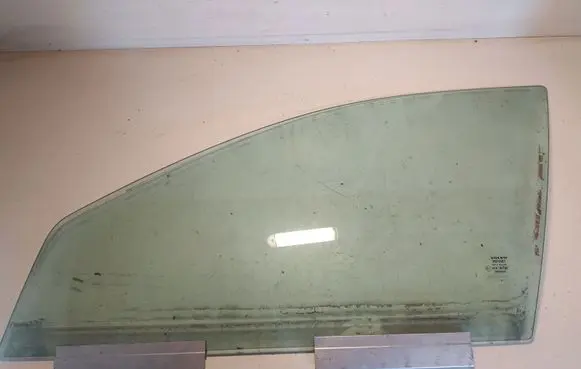 Volvo V70 Front door window glass four-door