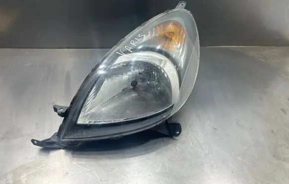 Toyota Yaris Headlight/headlamp