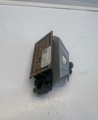 Mercedes-Benz GLA W156 X156 Radio antenna A1569050902 ZZGS002