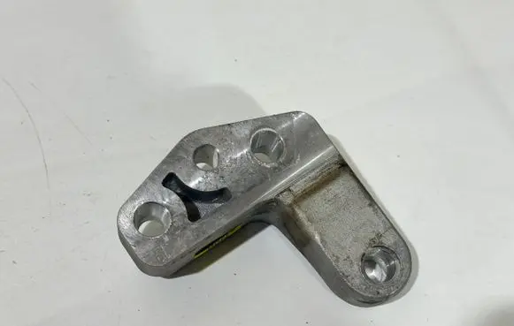 KIA Niro Engine mounting bracket
