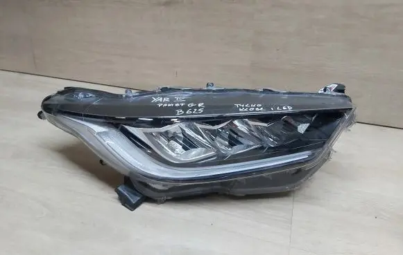 Toyota Yaris XP210 Headlight/headlamp
