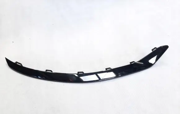 Front bumper splitter molding