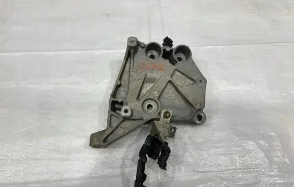 Alfa Romeo Giulietta A/C compressor mount bracket 55225455