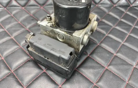 Volkswagen Golf VI ABS Pump 1K0907379AD 10061930651 10096103073