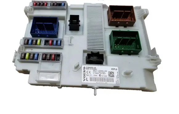 Volvo S60 Fuse module 31384933AB 98HL143720040XAA