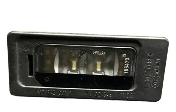Volkswagen Golf VI Number plate light 185001 011202 3AF943021A