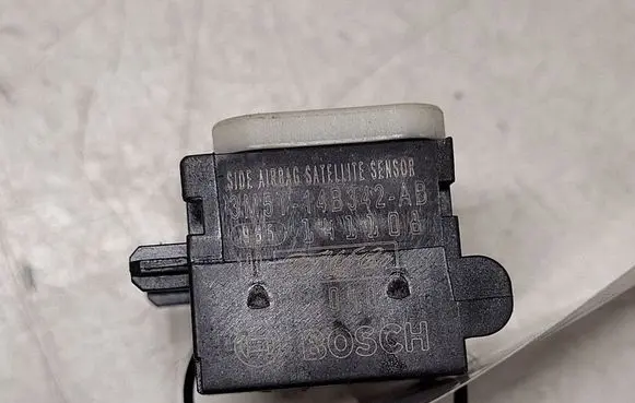 Ford Mondeo MK IV Airbag deployment crash/impact sensor 3M5T14B342AB 141108 405040