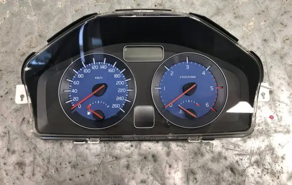 Volvo C30 Speedometer (instrument cluster) 30733372BILI 30733372